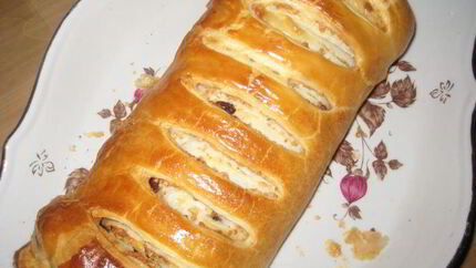 Штрудель с яблоками и изюмом