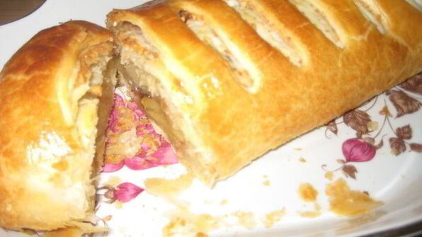 штрудель с яблоками и изюмом