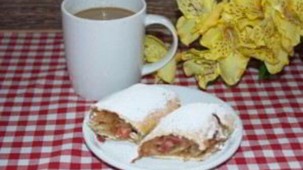 штрудель с яблоками из слоеного теста