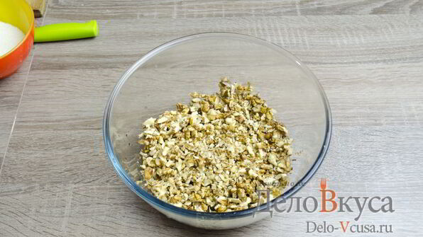 штрудель с яблоками, изюмом и грецкими орехами