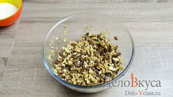 штрудель с яблоками, изюмом и грецкими орехами