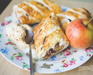 Штрудель яблочный из готового слоеного теста
