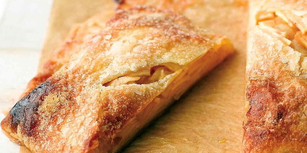 Рецепт штруделя яблочного из слоеного теста