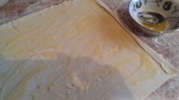 вишневый штрудель из слоеного теста