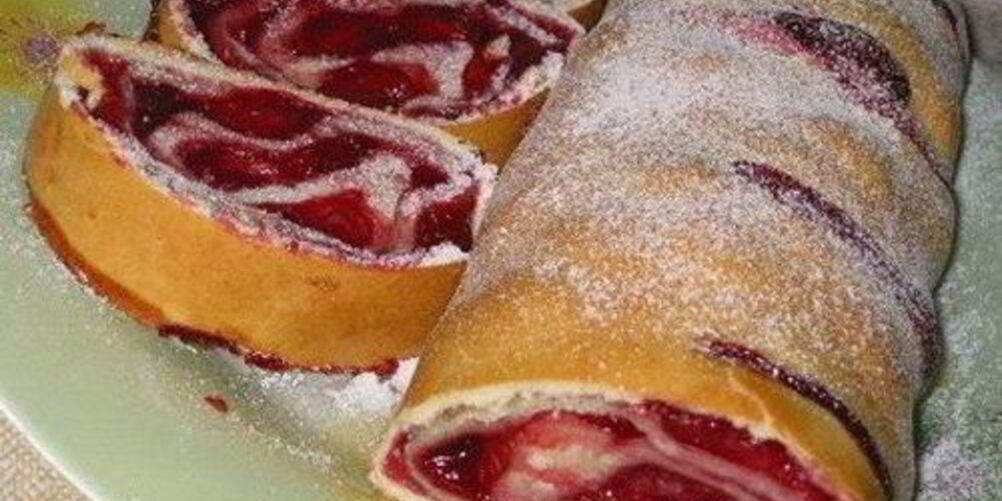 Рецепт вишневого штруделя с ликером