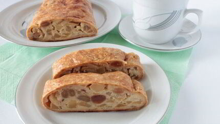 Яблочный штрудель из овсяных блинчиков