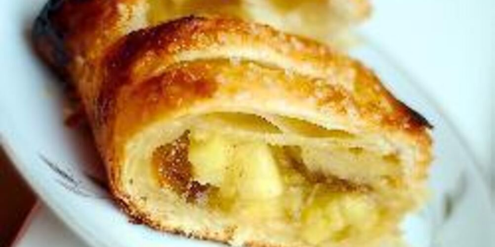 Рецепт яблочного штруделя из слоеного теста