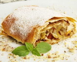 Яблочный штрудель с грецким орехом