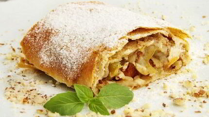 Яблочный штрудель с грецким орехом