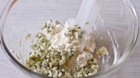 закусочный штрудель с грибами и сыром