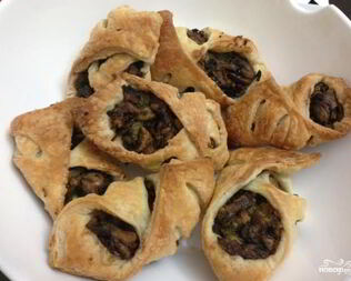 Слойки с грибами