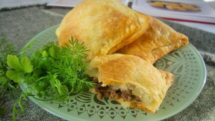 Слойки с мясом