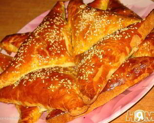 Слойки с сыром и копченой курицей