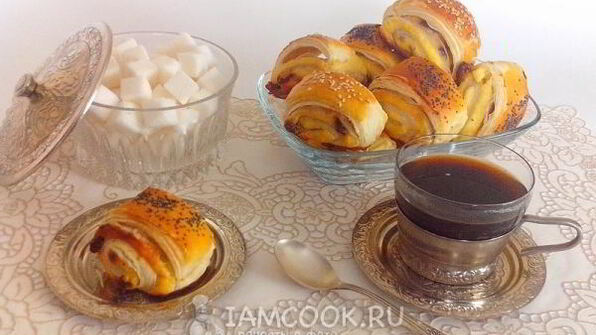 слойки с творогом и изюмом