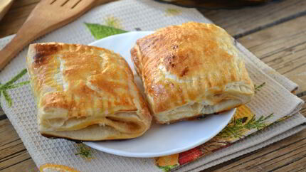 Слойки с вареньем из слоеного теста