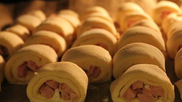 слойки с ветчиной и моцареллой