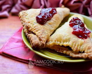 Слойки с вишней