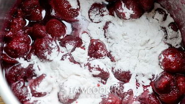 слойки с вишней