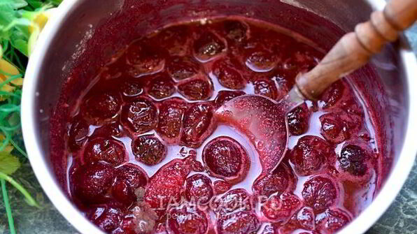 слойки с вишней