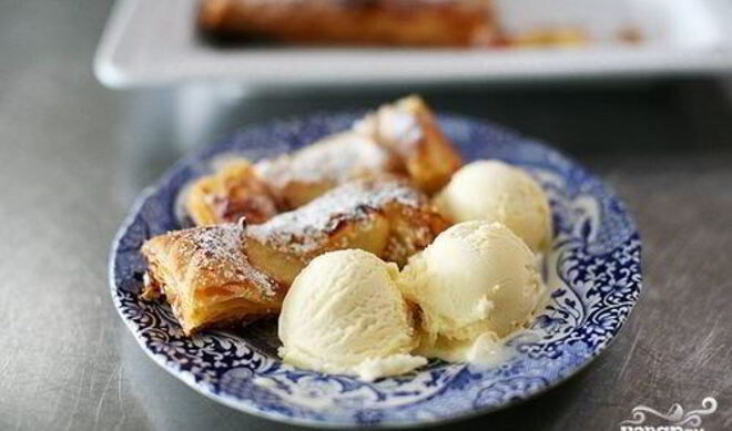 Слойки с яблоками из бездрожжевого теста