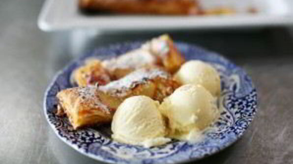 слойки с яблоками из бездрожжевого теста