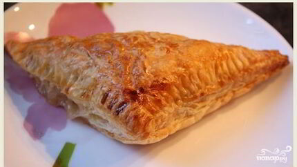 Слойки с яблоками