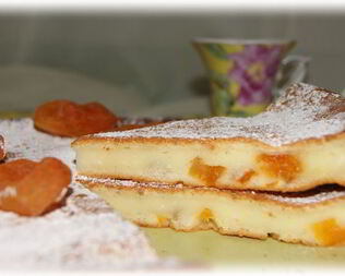 Творожник с белым шоколадом и курагой