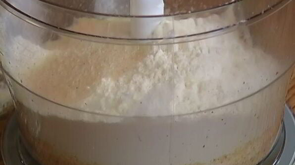 творожник с изюмом и миндалем