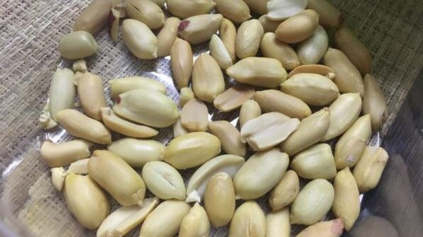 бисквитный торт с меренгой и арахисом