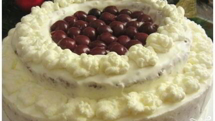 Бисквитный торт с вишней