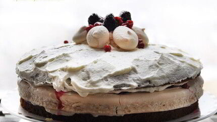 Брусничный торт с безе