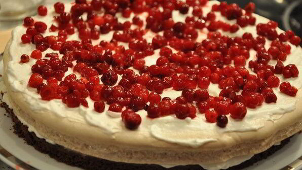 брусничный торт с безе