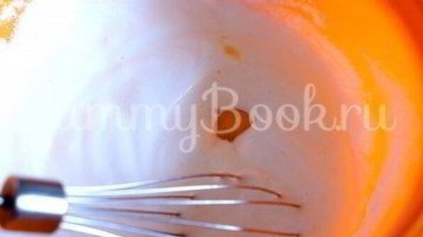 ореховый торт с черной смородиной