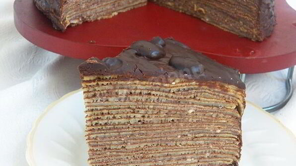 шоколадный блинный торт с творожным кремом