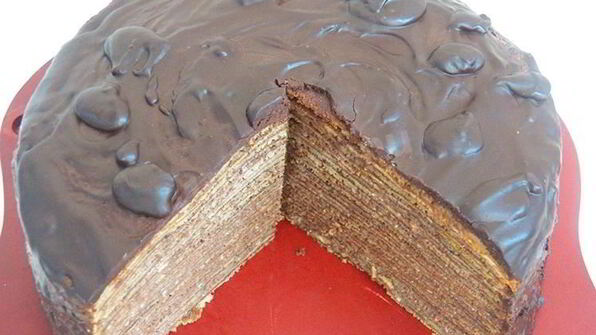 шоколадный блинный торт с творожным кремом