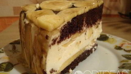 Шоколадный торт с бананами