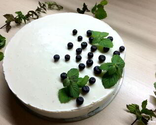 Торт из творога и желатина без выпечки