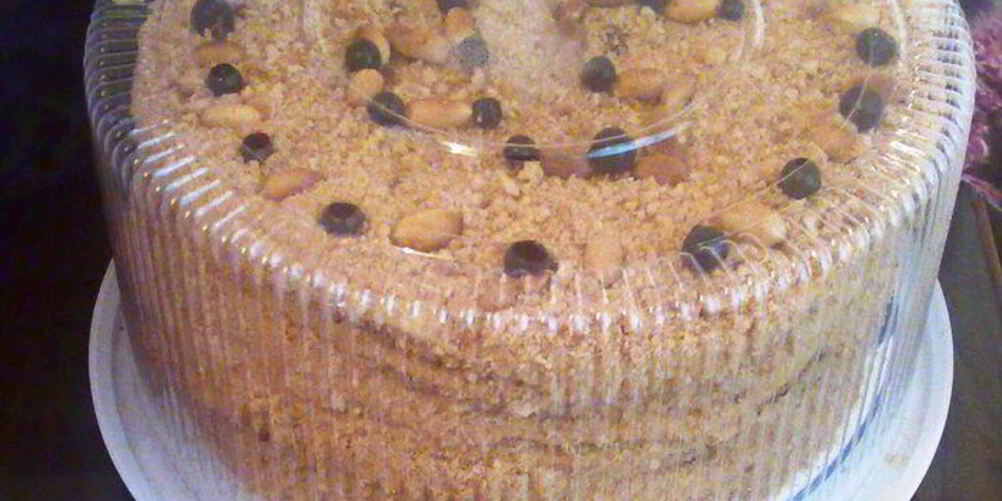 Рецепт торта медовик с черносливом и грецкими орехами