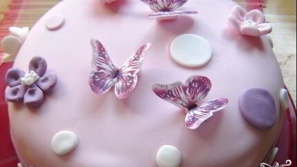 Торт с бабочками из мастики