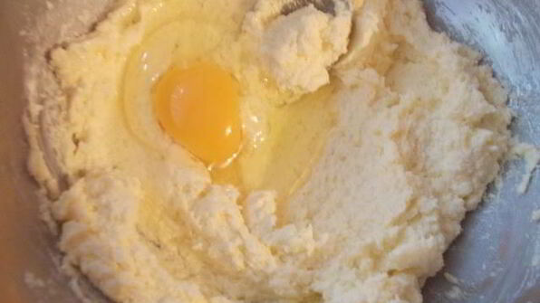 торт с изюмом, орехами и маком