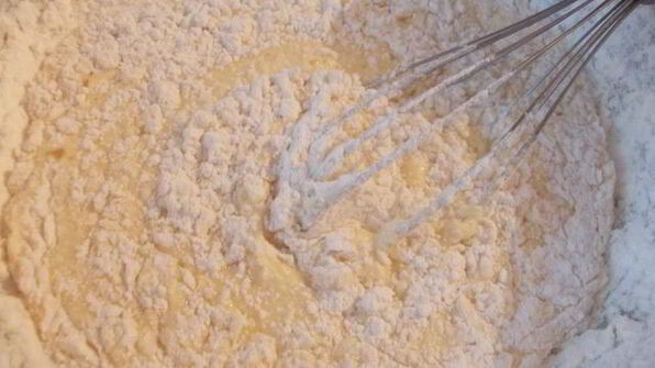 торт с изюмом, орехами и маком