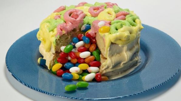торт с сюрпризом