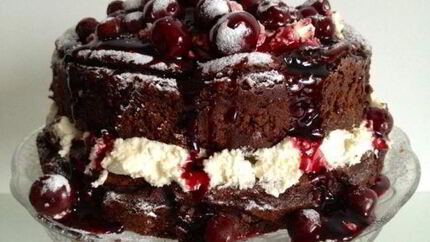 Торт с вишней и сметаной