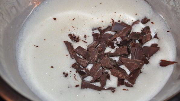 тыквенно-шоколадный торт-купол с малиновым желе