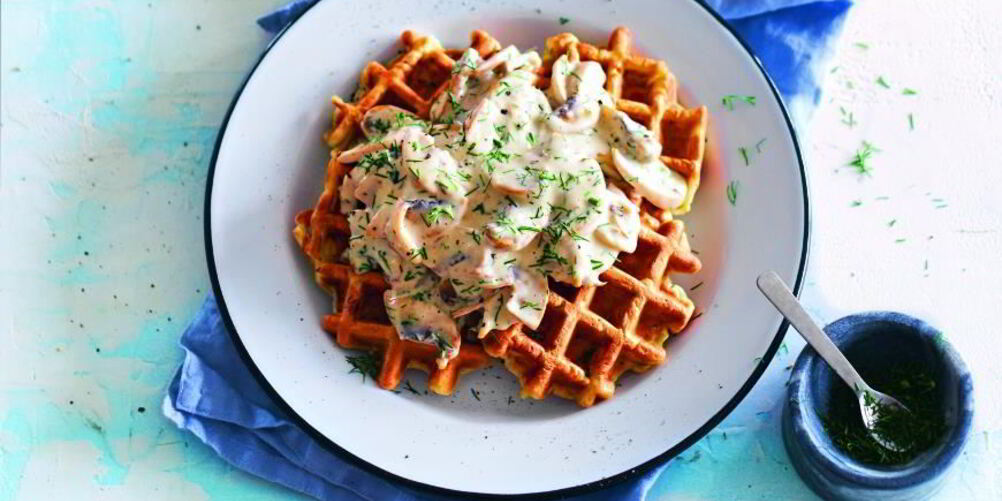 Рецепт картофельных вафель с грибным соусом