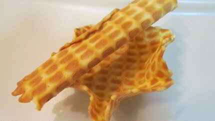 Сладкие вафельные трубочки-корзиночки