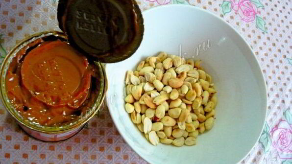 вафельные трубочки с вареной сгущенкой и орехами