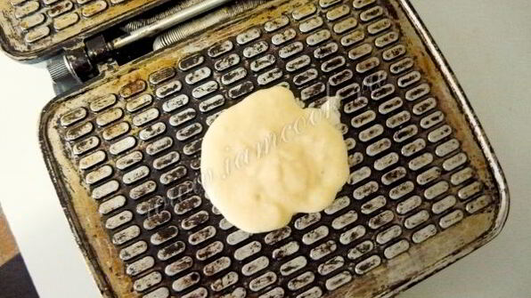 вафельные трубочки с вареной сгущенкой и орехами