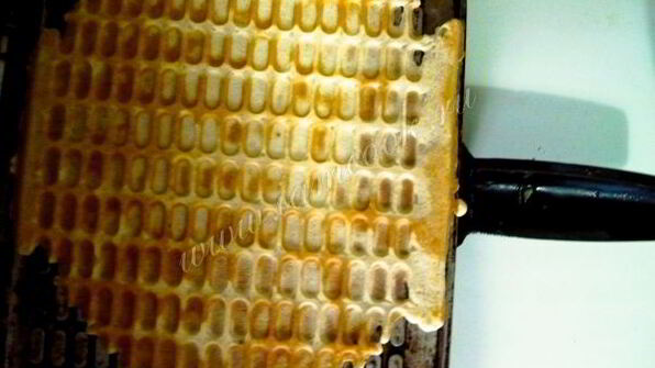 вафельные трубочки с вареной сгущенкой и орехами