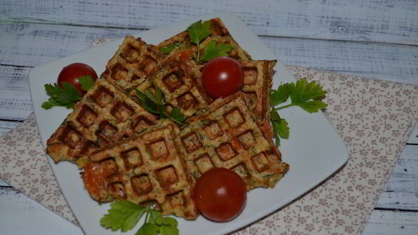 вафли с сыром и помидором
